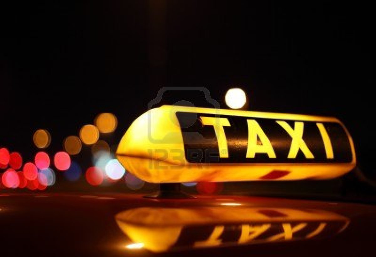 Taxi-Schild bei Nacht Stockfoto - 10049868